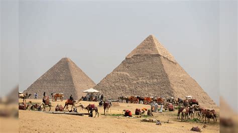 sex on giza pyramid|Egypt Investigating Photo of Couple Naked on Top of Great。